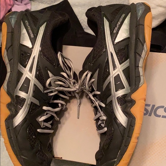 Women’s Asics Volleyball Shoes - Picture 3 of 5